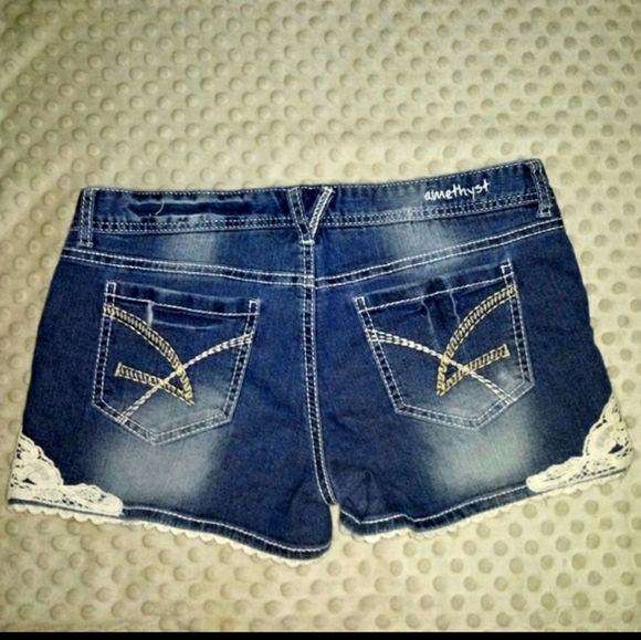 Amethyst Denim Shorts Size 11 Lace Hem Panel NWOT - Picture 3 of 10